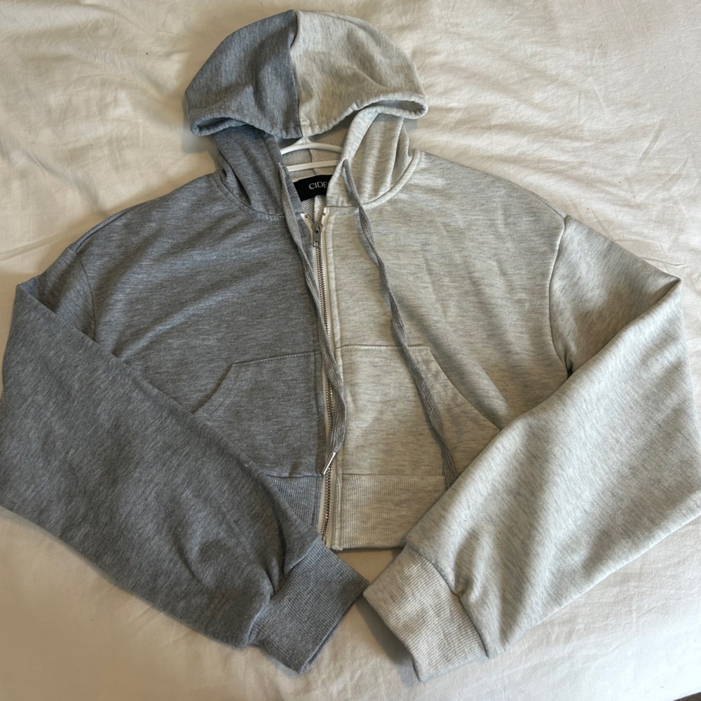 Cider Split-Color Grey Cropped Hoodie